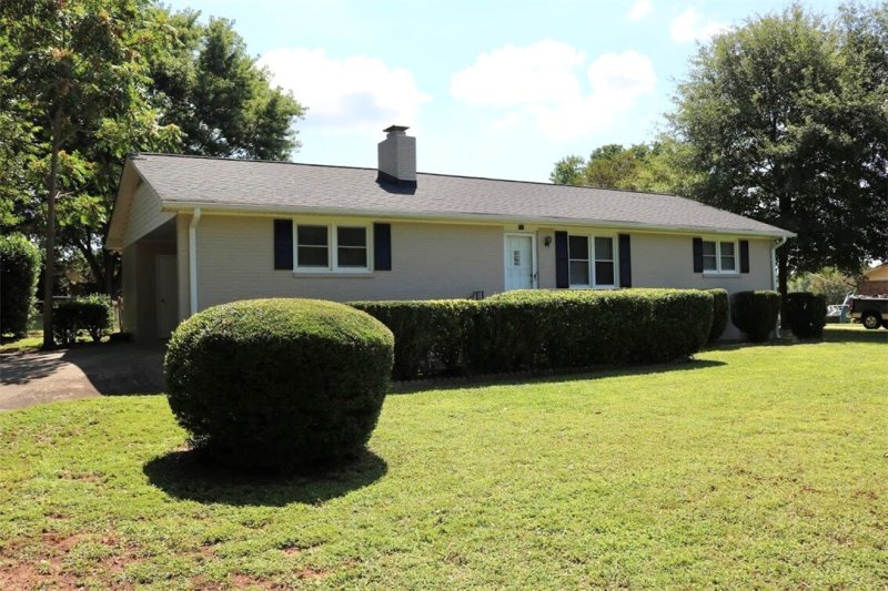 Property image 2 at 111 Cloverdale Drive, Anderson, SC 29626