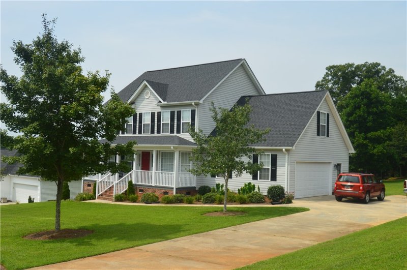 Property image 2 at 121 Saddlebrook Avenue, Pickens, SC 29671