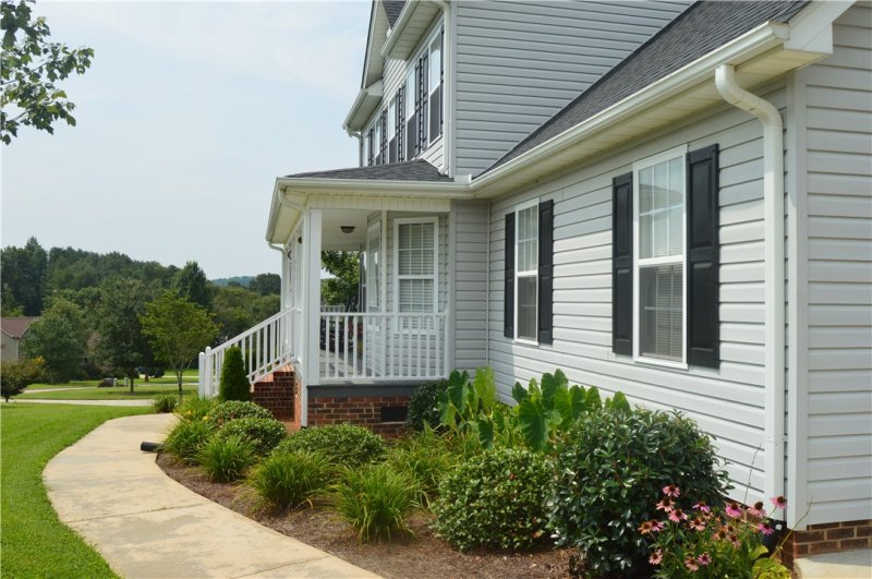 Property image 3 at 121 Saddlebrook Avenue, Pickens, SC 29671