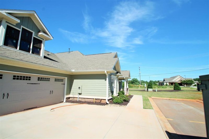 Property image 5 at 212 Meridian Way, Seneca, SC 29672