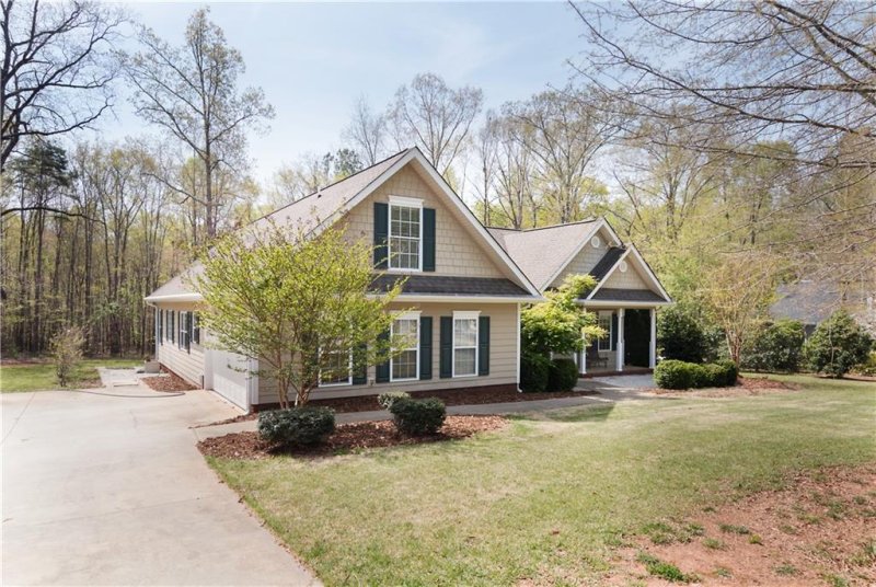 Property image 3 at 1315 Stillwater Drive, Seneca, SC 29672