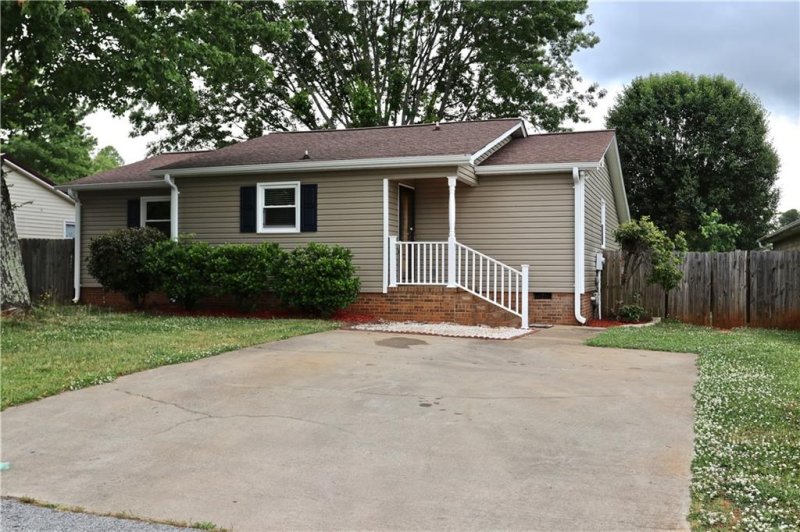 Property image 4 at 106 Terrace Road, Easley, SC 29642