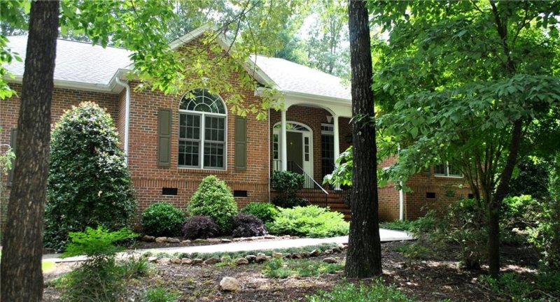 Property image 2 at 102 oak crest Circle, Seneca, SC 29672