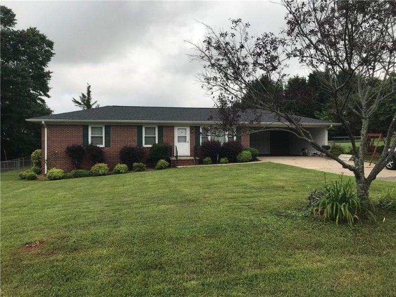 733 Tanglewood Drive