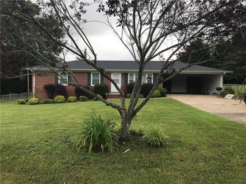 Property image 3 at 733 Tanglewood Drive, Seneca, SC 29672