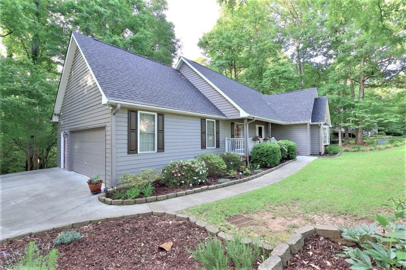 Property image 2 at 15023 Beacon Ridge Drive, Seneca, SC 29678