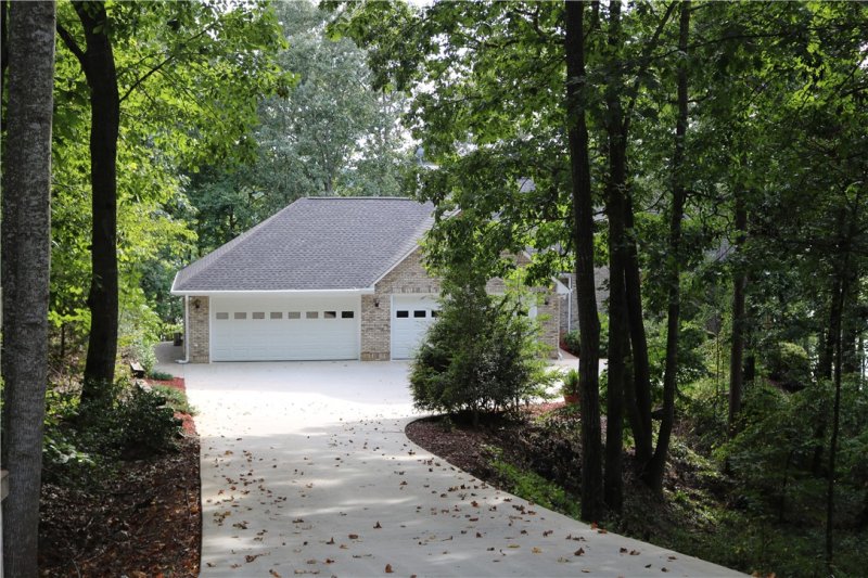 Property image 3 at 304 Royal Oaks Drive, Anderson, SC 29625