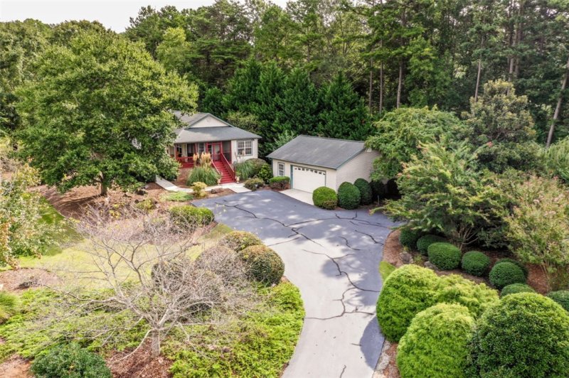 Property image 2 at 207 Fisherman Lane, Seneca, SC 29672