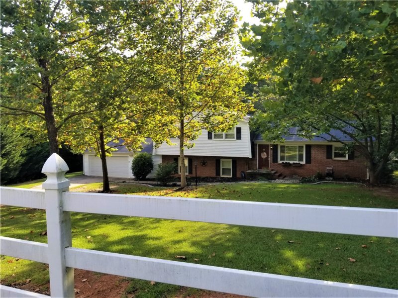 Property image 2 at 104 Parkwood Court, Anderson, SC 29625