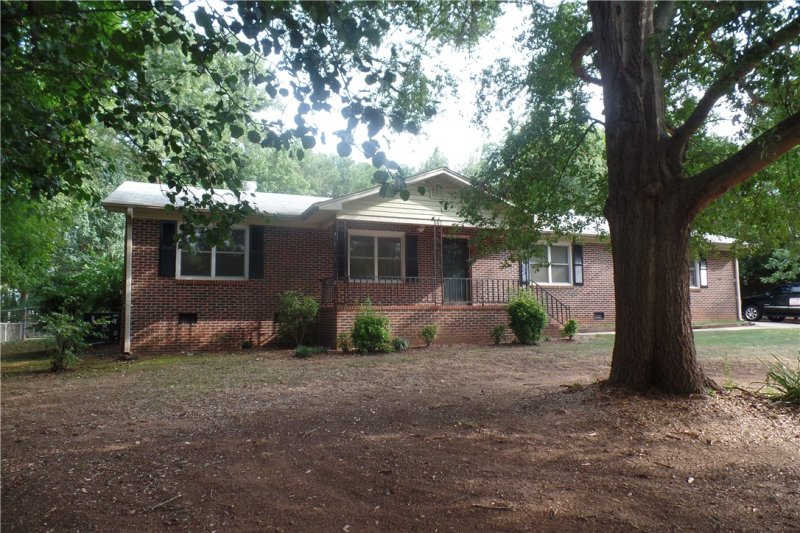 Property image 2 at 118 Sherman Court, Piedmont, SC 29673