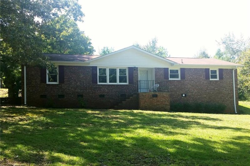 Property image 2 at 131 Brookwood Drive, Seneca, SC 29678