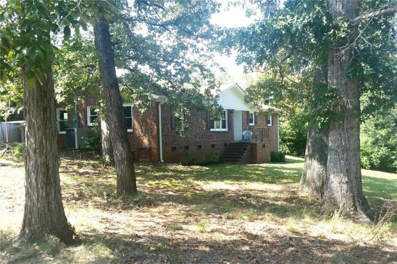 Property image 3 at 131 Brookwood Drive, Seneca, SC 29678