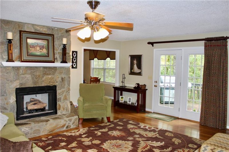 Property image 4 at 938 Crestview Drive, Seneca, SC 29678