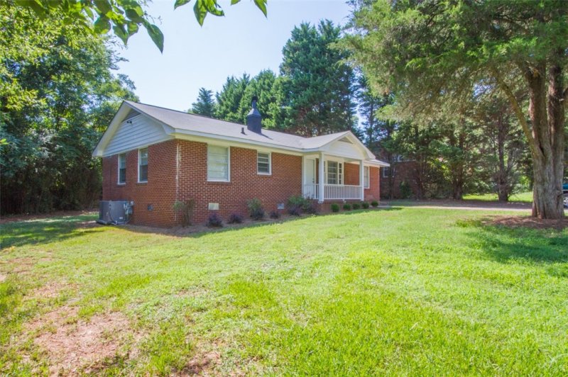 Property image 3 at 614 Azalea Drive, Anderson, SC 29625