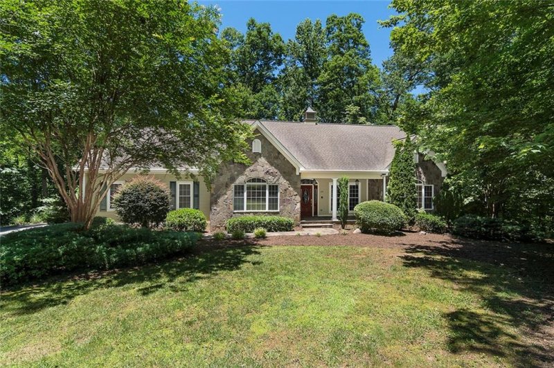 109 Oak Crest Circle