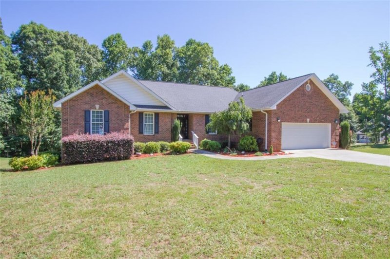 Property image 3 at 100 Valley Drive, Townville, SC 29689