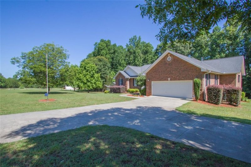 Property image 5 at 100 Valley Drive, Townville, SC 29689