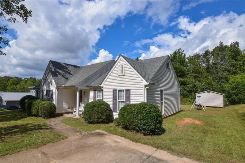 Property image 3 at 318 Forest Creek Drive, Seneca, SC 29678