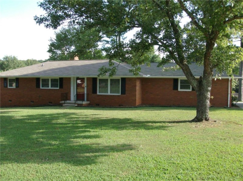 Property image 2 at 2802 Colonial Drive, Anderson, SC 29621