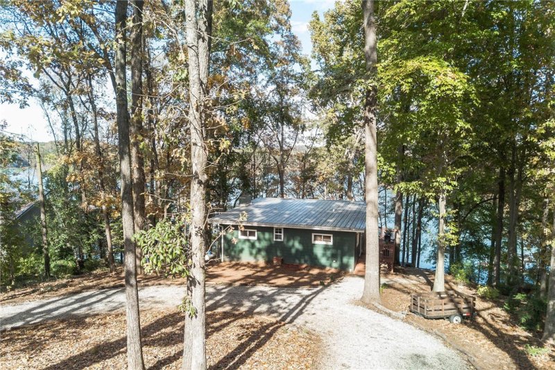 Property image 2 at 319 Lakeview Drive, Townville, SC 29689