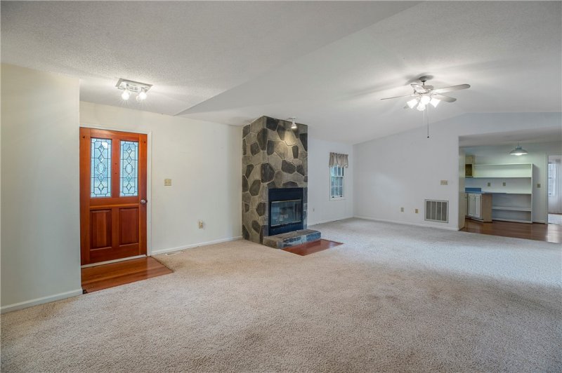 Property image 2 at 1110 Briarwood Drive, Seneca, SC 29672