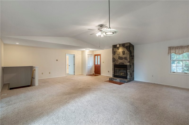 Property image 3 at 1110 Briarwood Drive, Seneca, SC 29672