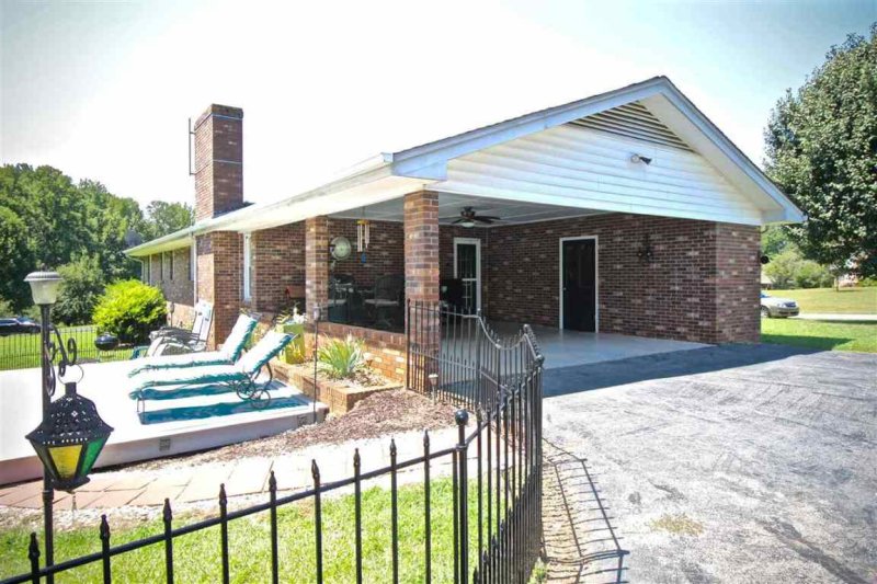 Property image 3 at 410 Sunsetstrip Drive, Seneca, SC 29672