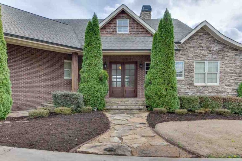 Property image 3 at 220 Pine Ridge Drive, Easley, SC 29642