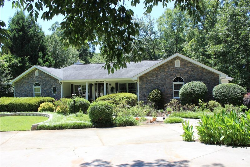 Property image 2 at 323 Amethyst Way, Seneca, SC 29672