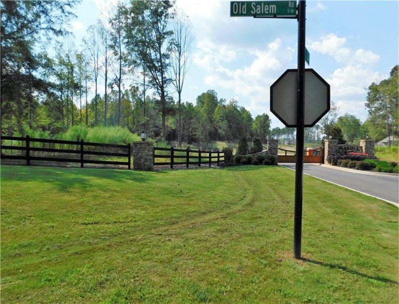 Property image 3 at 812 Mountain Way, Seneca, SC 29678