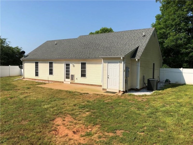 Property image 3 at 107 Tall Willow Drive, Seneca, SC 29672