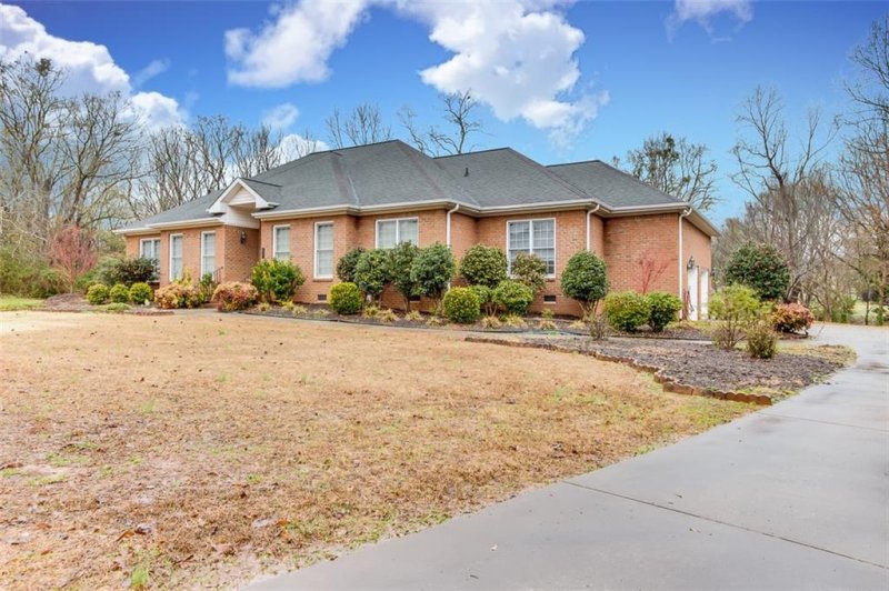 Property image 3 at 117 Winding Creek Road, Anderson, SC 29621