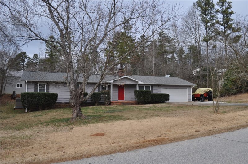 Property image 3 at 1633 Cherokee Drive, Seneca, SC 29672