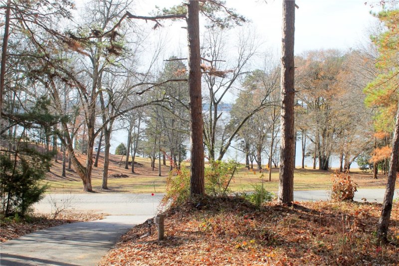 Property image 2 at 129 Sunset Bay Boulevard, Seneca, SC 29678