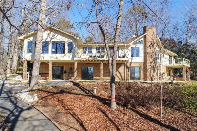 Property image 4 at 628 Seminole Point Road, Fair Play, SC 29643