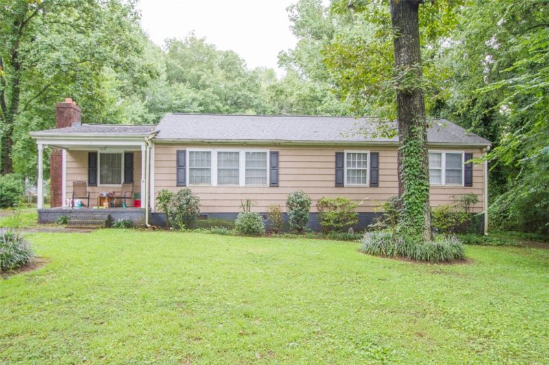 Property image 3 at 915 Chester Circle, Pendleton, SC 29670