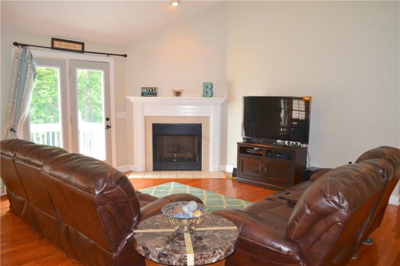 Property image 3 at 137 Ridgeland Drive, Six Mile, SC 29682