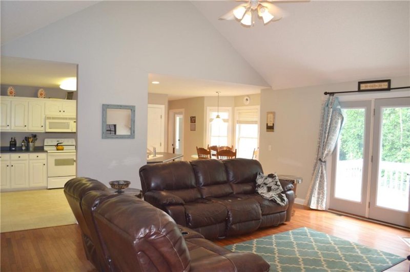 Property image 4 at 137 Ridgeland Drive, Six Mile, SC 29682