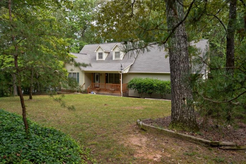 Property image 2 at 208 Ridge Road, Westminster, SC 29693
