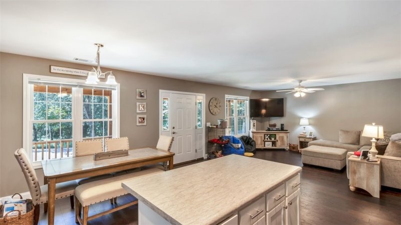 Property image 3 at 14047 Camelia Lane, Seneca, SC 29678