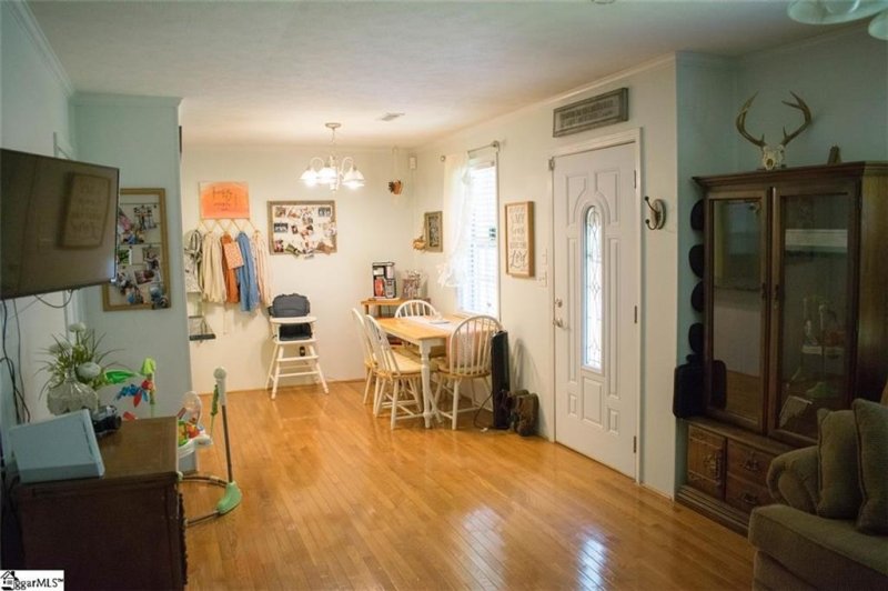 Property image 3 at 500 Chestnut Boulevard, Anderson, SC 29625