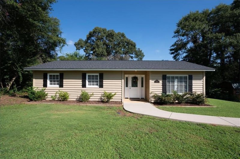 Property image 3 at 110 King James Road, Seneca, SC 29678