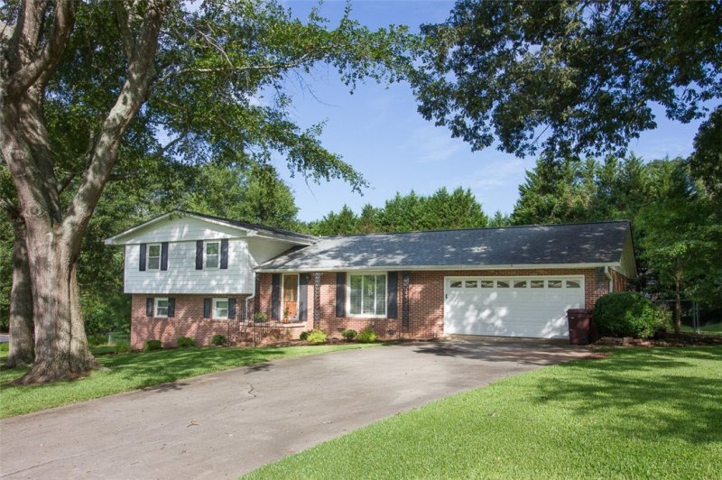 Property image 2 at 827 Warley Circle, Pendleton, SC 29670