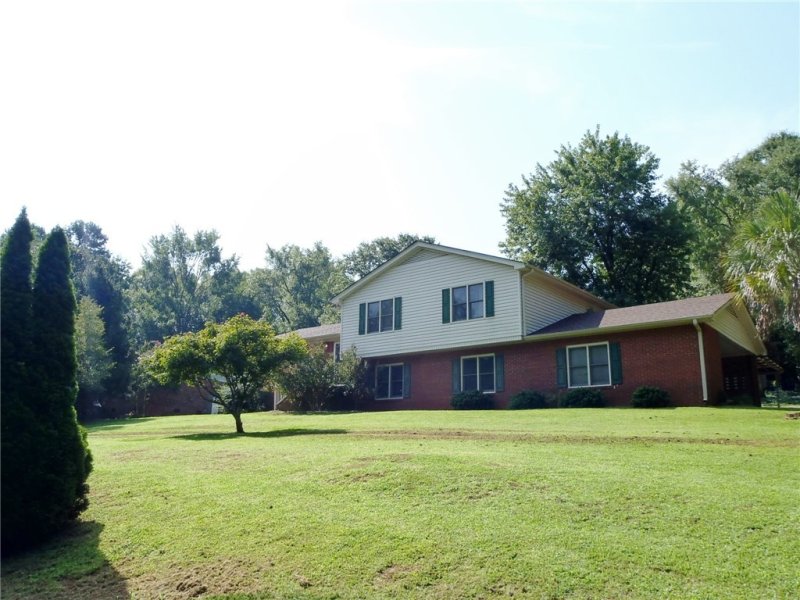 Property image 2 at 525 Stagecoach Drive, Anderson, SC 29625