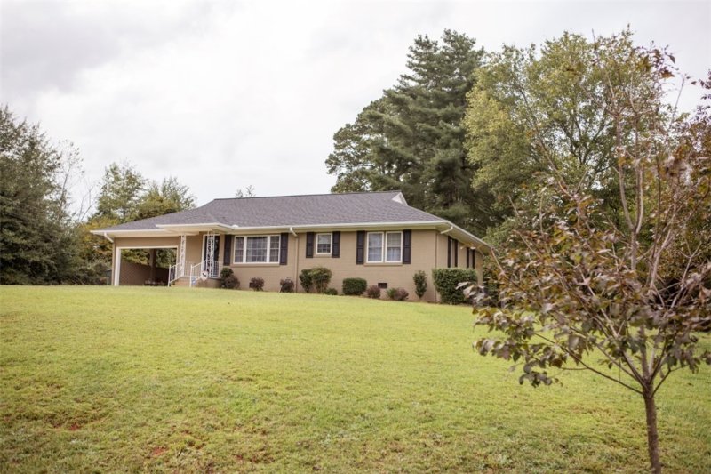Property image 2 at 405 Overbrook Drive, Seneca, SC 29678