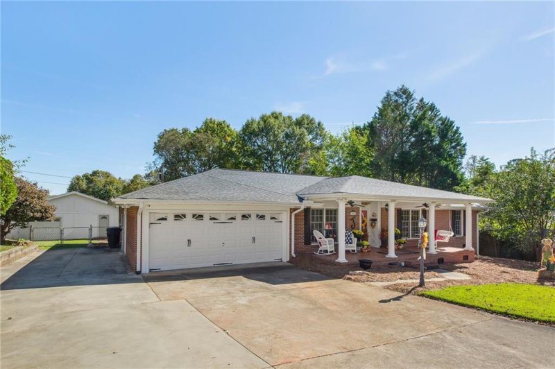 Property image 3 at 2404 Villa Court, Anderson, SC 29621