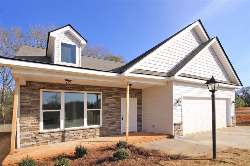 Property image 3 at 215 Magnolia Lane, Pendleton, SC 29670