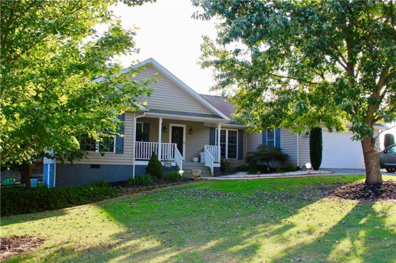 Property image 2 at 304 Mikas Way, Westminster, SC 29693