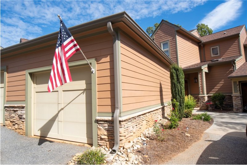 Property image 3 of 412 Sunset Point Drive in Stoneledge At Lake Keowee, West Union, SC 29696