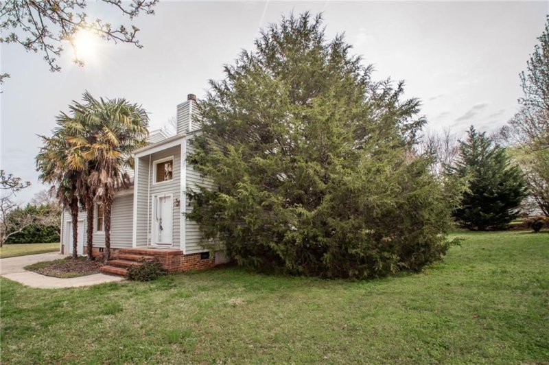 Property image 3 at 104 Few Court, Anderson, SC 29621